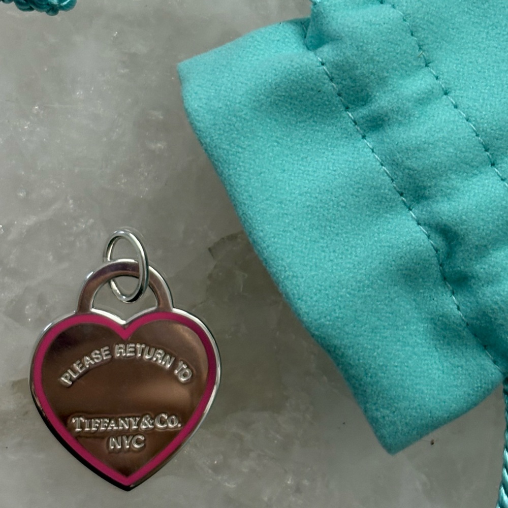 Authentic Tiffany & Co. Large 37mm Silver Heart Charm, pink enamel - Picture 3 of 14